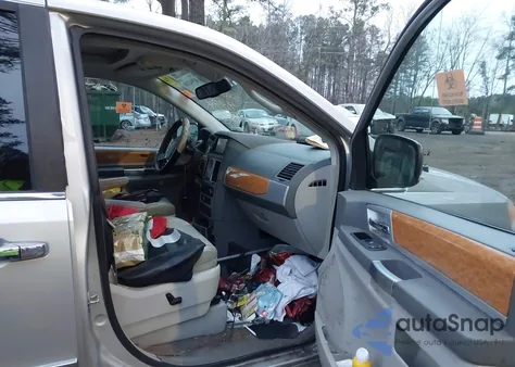 2008 Chrysler Town & Country Limited from USA, damaged, VIN 2A8HR64X38R132876